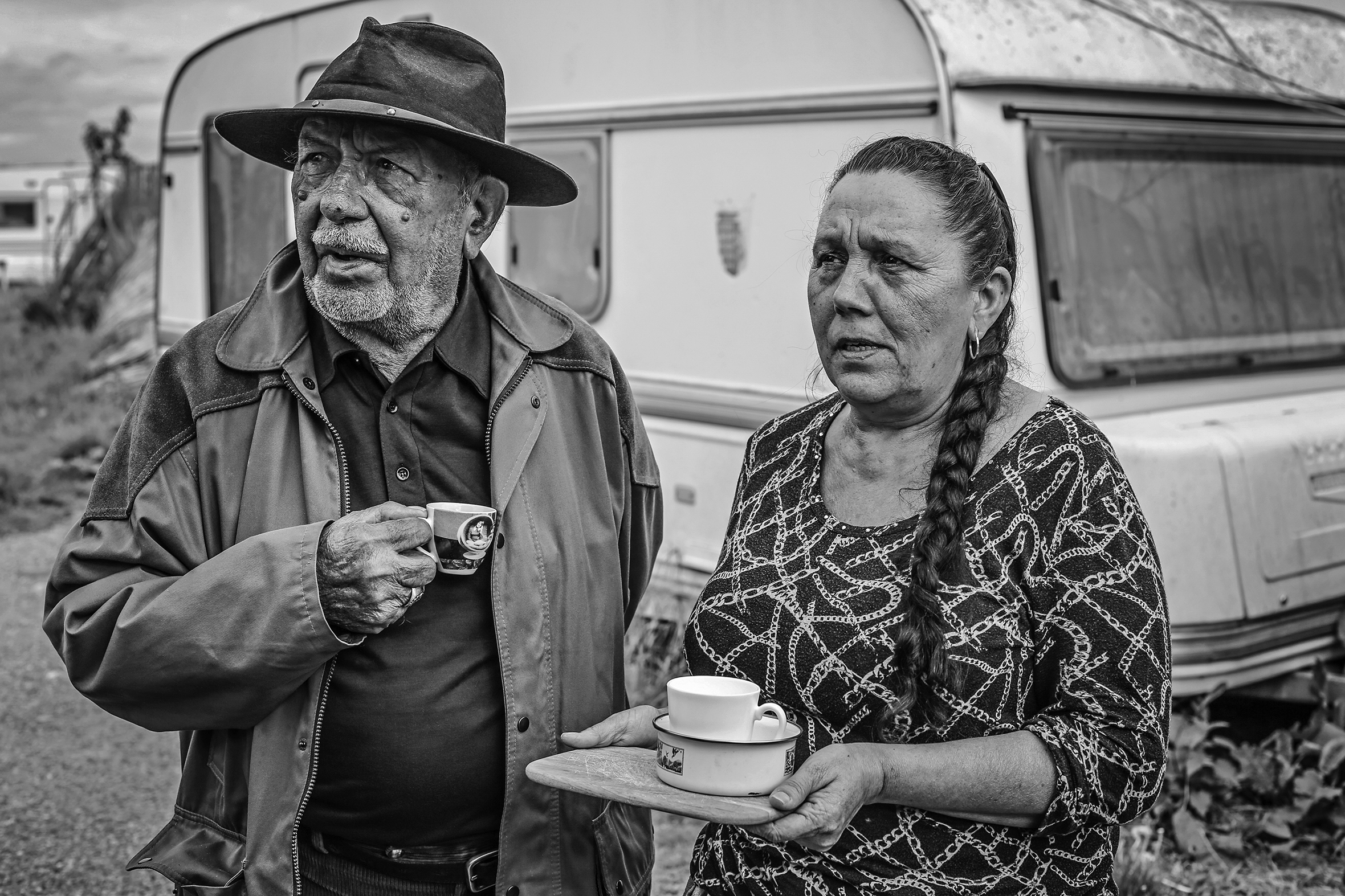 Fatis, eighty-six, and his daughter, Touroute. An elder of the community, Fatis could not resign himself to living in a conventional house. He passed away a couple of months after the destruction of the settlement.