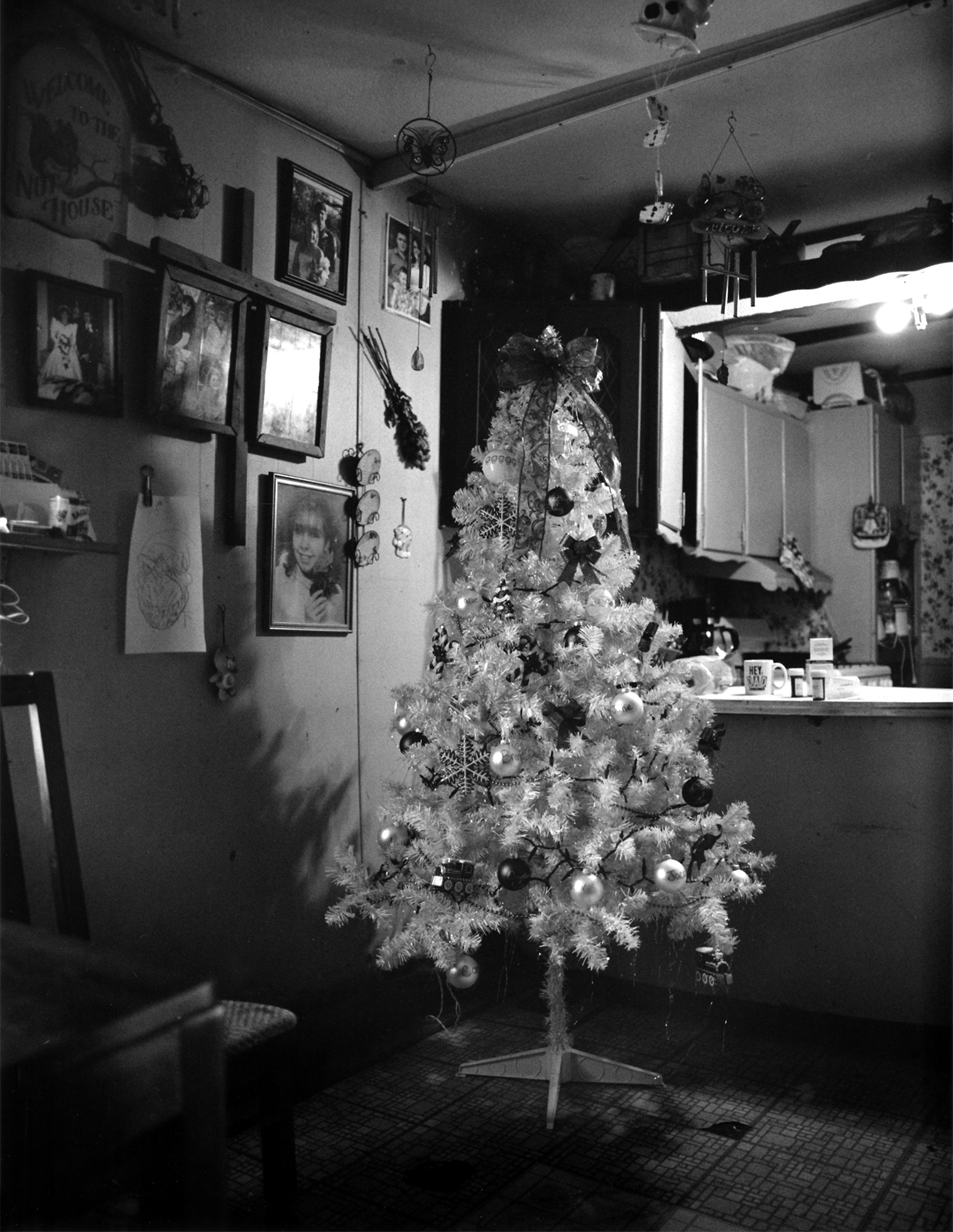 A living room from the 1960s with an artificial aluminum Christmas tree.