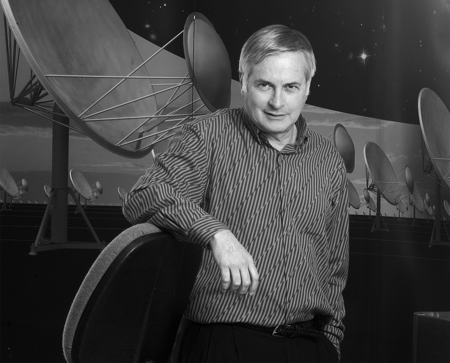 A photograph of Seth Shostak.